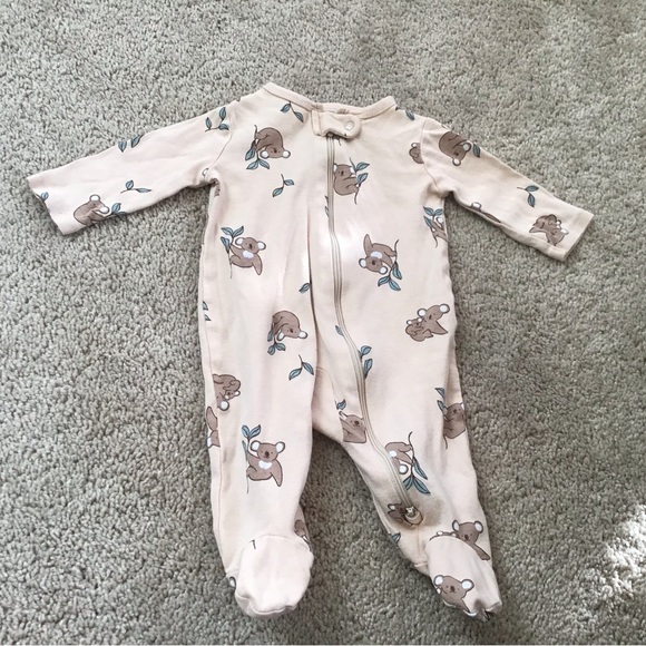 Carter’s pajamas, Size 3M, excellent condition.
Sold as a Bundle of 4 pieces. - Picture 8 of 9